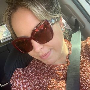 Meet your Posher, Yeline